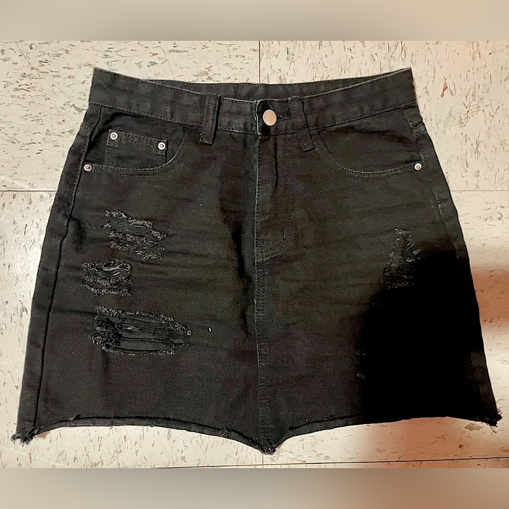 SHEIN black mini-skirt